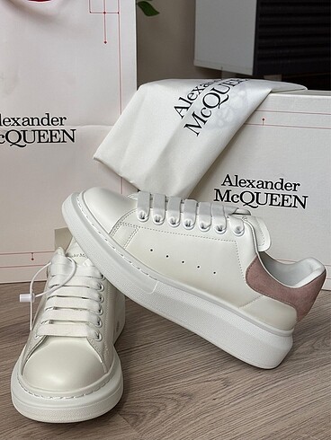 Alexander McQueen hayranlarına ? Yeni ? Kutusunda ?Hiç açılmamış