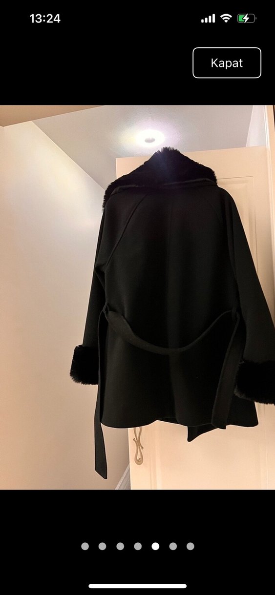 Kürklü Yaka ve Manşet Detaylı Siyah Kaban - Görsel 2