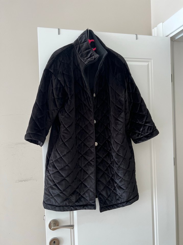 kadife Düğmeli Siyah Kadın Midi Ceket - Görsel 5