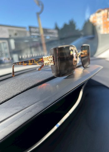 sıfır miu miu replika..Klasik Şıklık Kahverengi Tokalı gözlük - Görsel 3