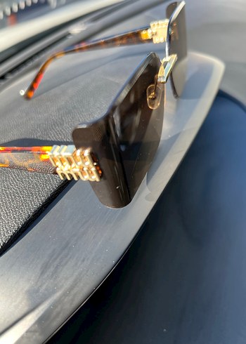 sıfır miu miu replika..Klasik Şıklık Kahverengi Tokalı gözlük - Görsel 6