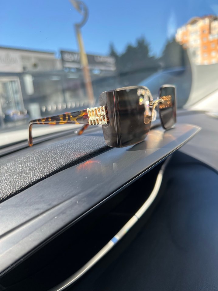 sıfır miu miu replika..Klasik Şıklık Kahverengi Tokalı gözlük - Görsel 3