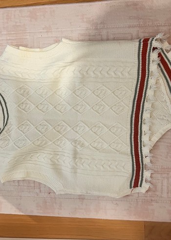 Beyaz V Yaka Örgü Süveter - Görsel 3