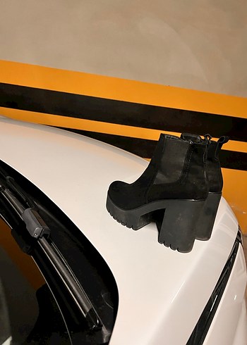 Siyah Süet Tokalı Kadın Bot - Görsel 2