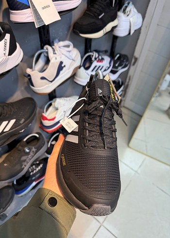 Orijinal ithal Adidas Tereks her beden mevcuttur - Görsel 2