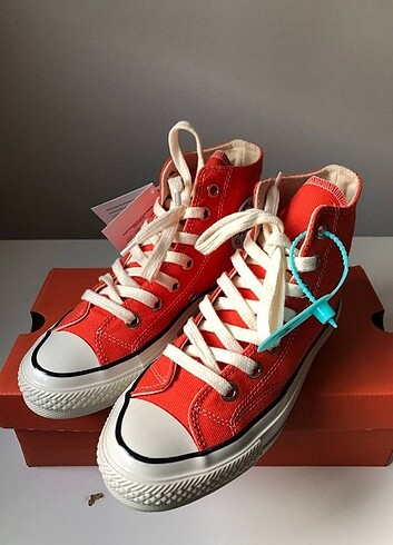 36 Beden kırmızı Renk Converse Chuck70 limited edition 