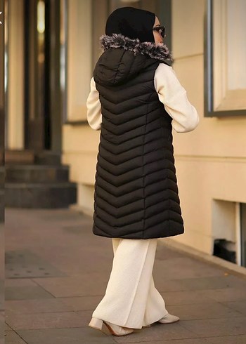 Kürklü Siyah Uzun Kolsuz Kadın Mont - Görsel 2