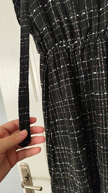 l Beden siyah Renk Fırfırlı beli lastikli elbise.