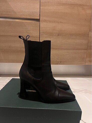 George Hogg topuklu bot - Görsel 5