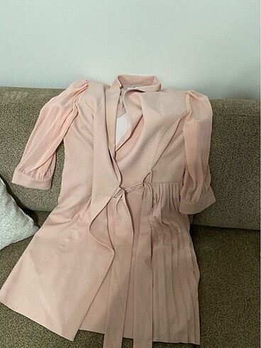 Pembe elbise