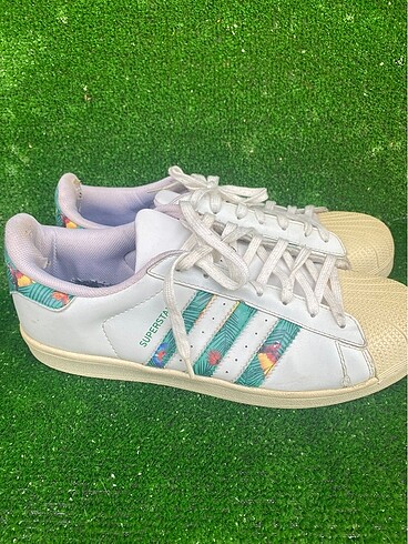 Orijinal Adidas
