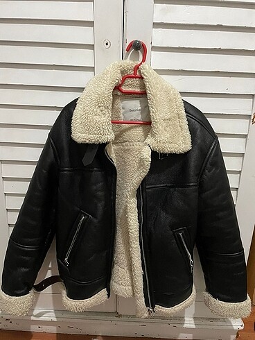 Bershka içi kürklü deri mont