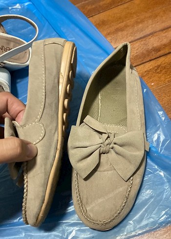 Bej süet fiyonk detaylı dolgu topuklu kadın babet - Görsel 3