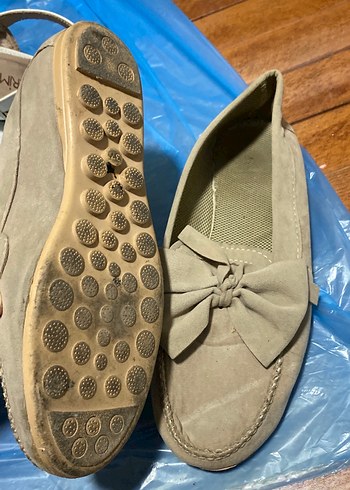 Bej süet fiyonk detaylı dolgu topuklu kadın babet - Görsel 2