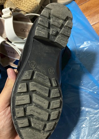 Siyah Yılan Desenli Kadın Klasik Ayakkabı - Görsel 2