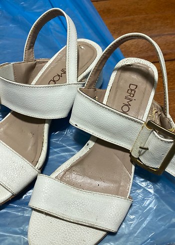 Beyaz Tokalı Blok Topuk Kadın Sandalet - Görsel 3