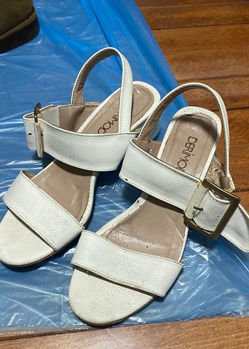 Beyaz Tokalı Blok Topuk Kadın Sandalet - Görsel 2