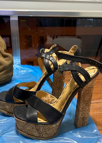 Tokalı Siyah Platform Topuklu Kadın Ayakkabı - Görsel 2