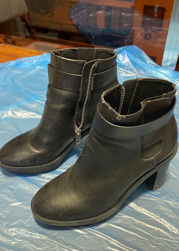 Siyah Deri Tokalı Kadın Bot - Görsel 2