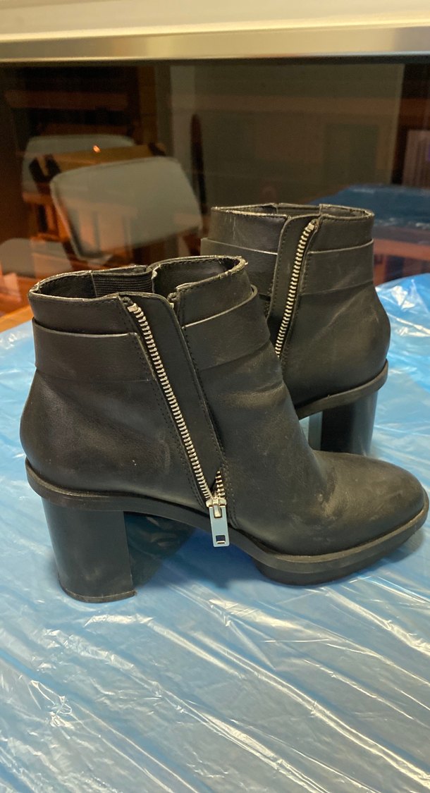 Siyah Deri Tokalı Kadın Bot - Görsel 3