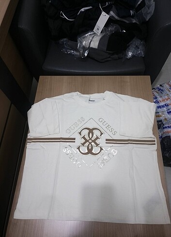 Guess T-shirt