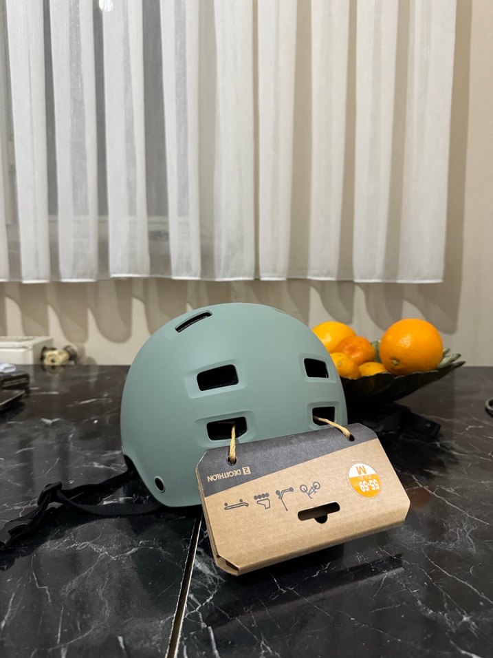 Gri Biker Tarzı Motosiklet Kaskı - Görsel 2