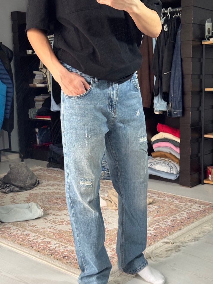 Mavi Yırtık Detaylı Bol Kesim Jean - Görsel 2