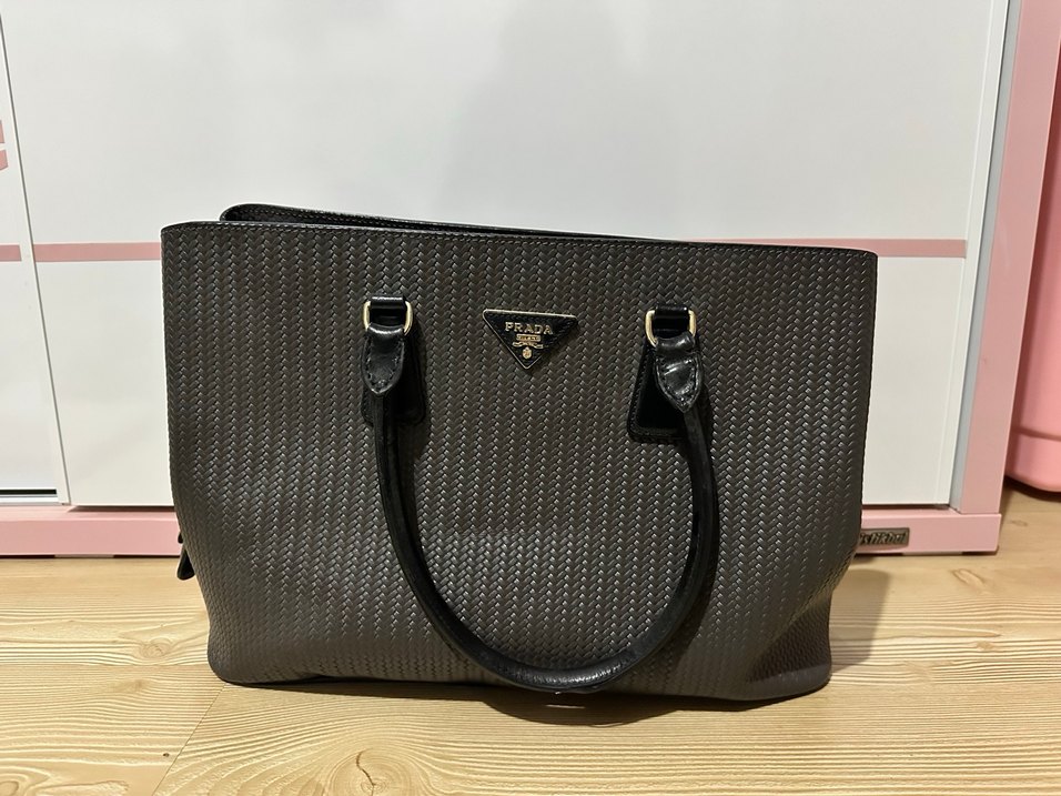 Gri Prada Kadın Çanta - Görsel 2