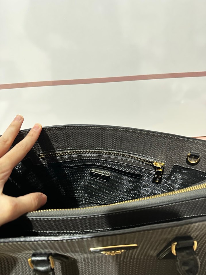 Gri Prada Kadın Çanta - Görsel 5