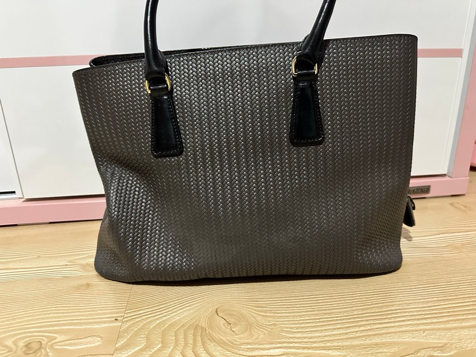 Gri Prada Kadın Çanta - Görsel 3