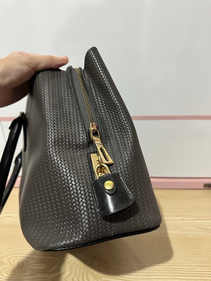 Gri Prada Kadın Çanta - Görsel 4