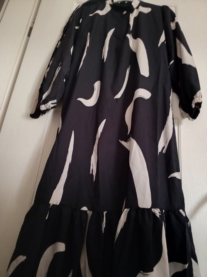 Siyah Beyaz Uzun Salaş Elbise - Görsel 3