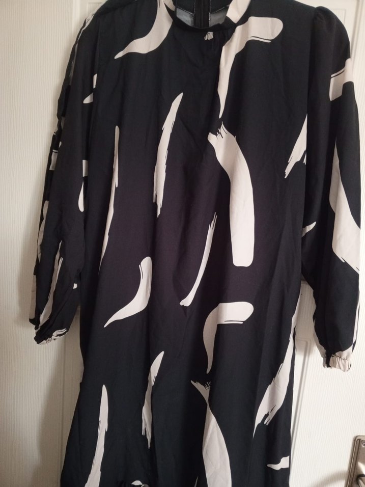 Siyah Beyaz Uzun Salaş Elbise - Görsel 2