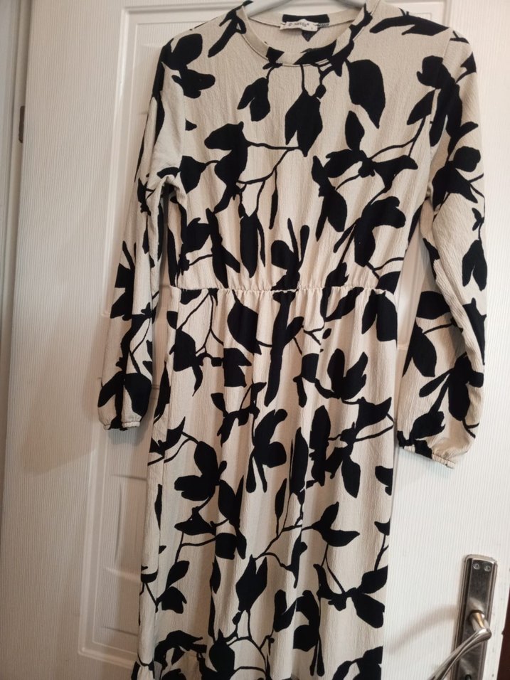 Uzun Kollu Siyah Desenli Beyaz Elbise - Görsel 3