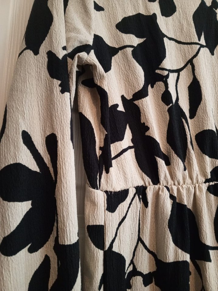 Uzun Kollu Siyah Desenli Beyaz Elbise - Görsel 5