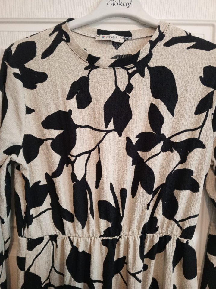 Uzun Kollu Siyah Desenli Beyaz Elbise - Görsel 4