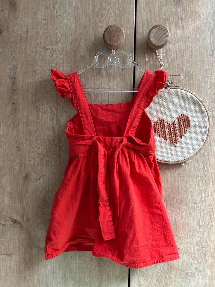 Kız Çocuk Kırmızı Nakışlı Fırfırlı Elbise - Görsel 2