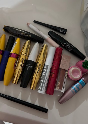 Çok Renkli Makyaj Ürünleri Seti - Görsel 3