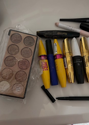 Çok Renkli Makyaj Ürünleri Seti - Görsel 2