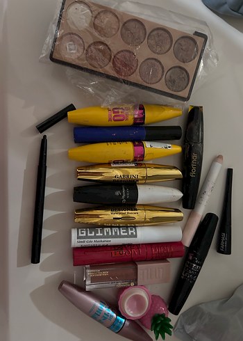 Çok Renkli Makyaj Ürünleri Seti - Görsel 4