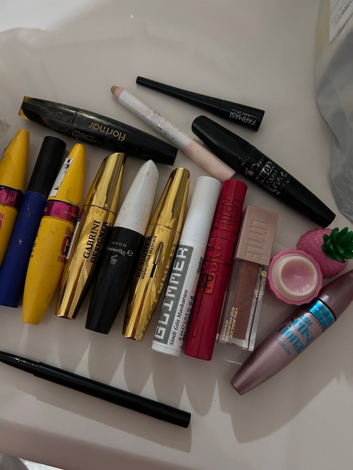 Çok Renkli Makyaj Ürünleri Seti - Görsel 3