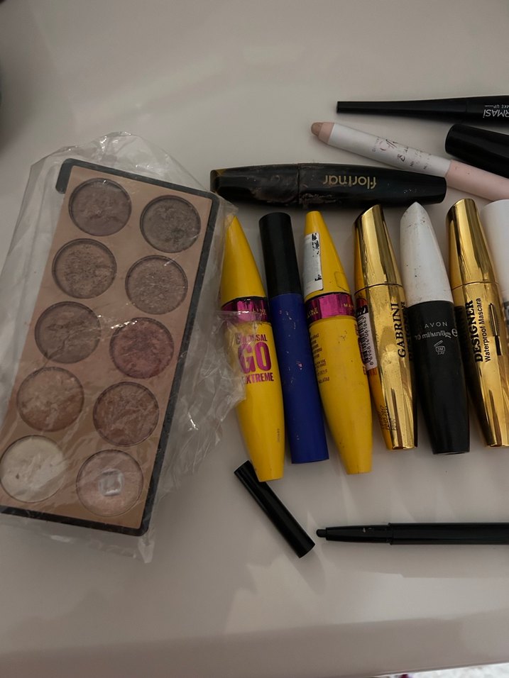 Çok Renkli Makyaj Ürünleri Seti - Görsel 2