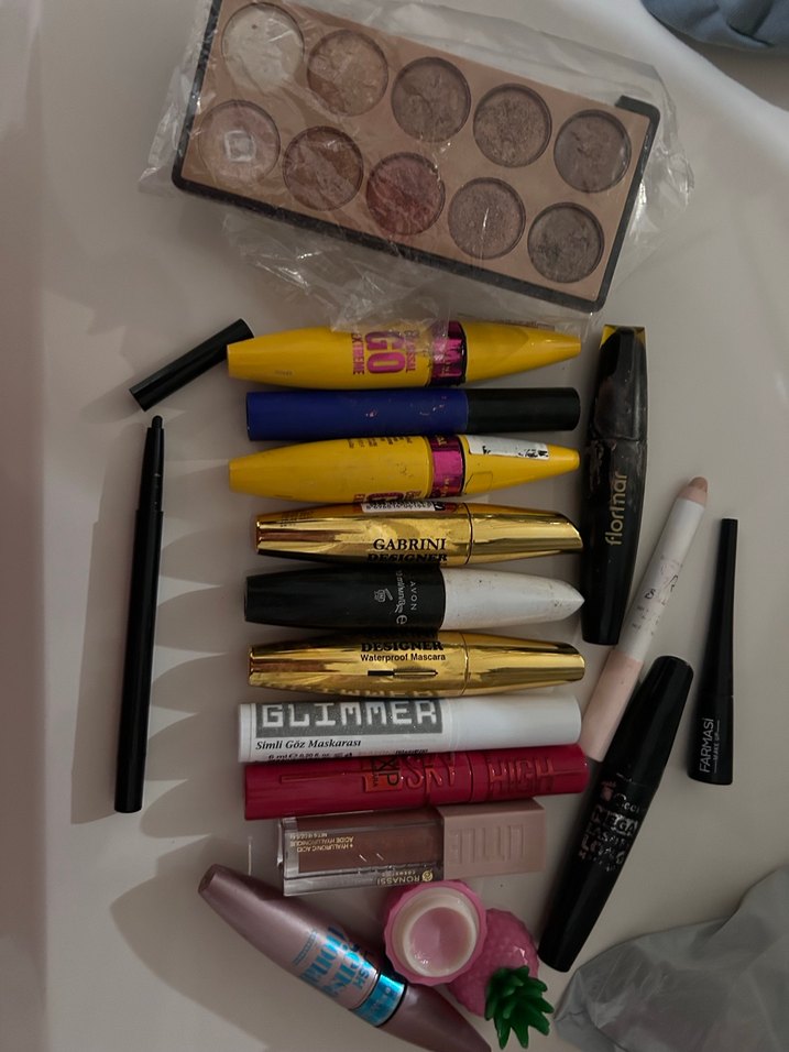 Çok Renkli Makyaj Ürünleri Seti - Görsel 4