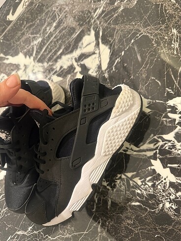 36,5 Beden siyah Renk Nike huarache model