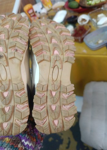 Beyaz ve Pastel Renkli Bağcıklı Spor Ayakkabı - Görsel 5