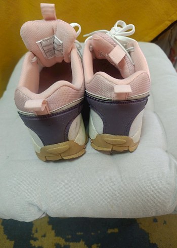 Beyaz ve Pastel Renkli Bağcıklı Spor Ayakkabı - Görsel 3