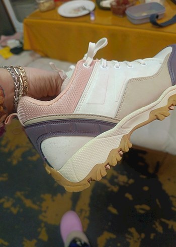 Beyaz ve Pastel Renkli Bağcıklı Spor Ayakkabı - Görsel 8