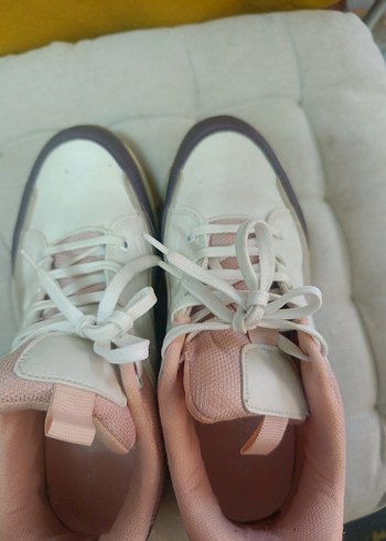 Beyaz ve Pastel Renkli Bağcıklı Spor Ayakkabı - Görsel 6