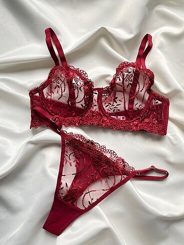 m Beden Dantelli kapsız bralet takım