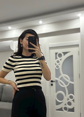 Kısa Kollu Siyah Beyaz Çizgili Kadın Bluz triko tişört - Görsel 2